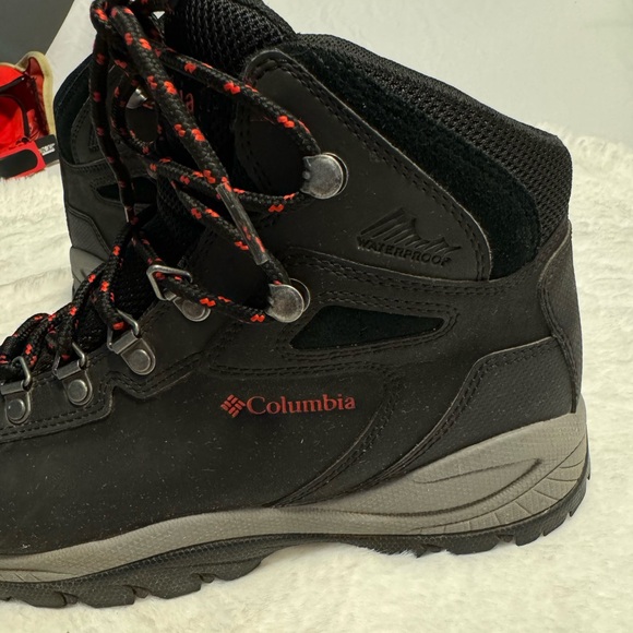 Columbia NEWTON RIDGE PLUS Black Poppy Red Woman’s Waterproof Hiking Boots 7.5 - Picture 2 of 16